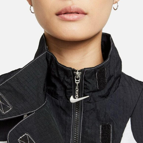 Nike Sportswear Swoosh Repel Woven Oversized Jacket. Brand New. Women Size: XS-M - Picture 5 of 7